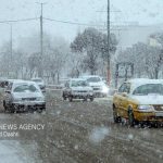 بارش برف در محورهای غربی آذربایجان‌شرقی؛ تردد با زنجیر چرخ الزامی شد