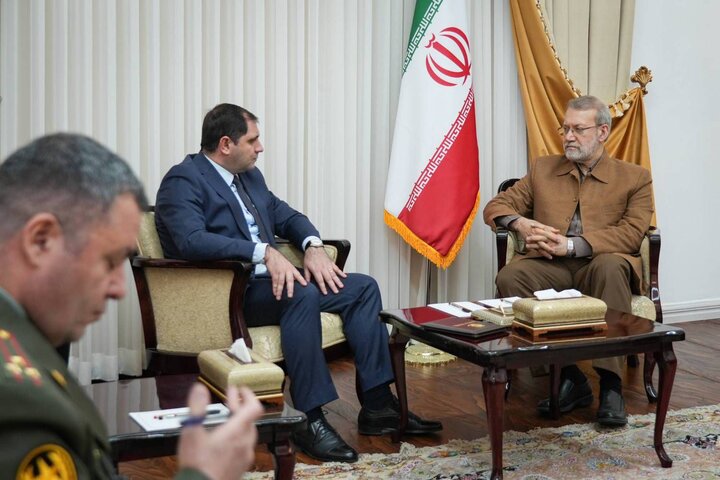 تاکید بر رعایت حاکمیت ملی کشورها در دیدار لاریجانی و وزیردفاع ارمنستان