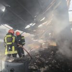 آتش سوزی کارخانه چسب چهار باغ البرز ۹ کارگر مصدوم داشت