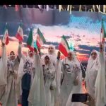 اجرای گروه سرود دختران قروه‌ای در تجمع شبانه