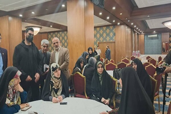 تأکید بهروزآذر بر تداوم خدمت‌رسانی به خانواده‌های آسیب‌دیده در جنگ