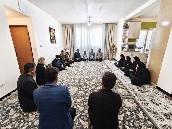 تجلیل مسئولان سپاه لرستان از خانواده شهید «بهزاد دالوند»