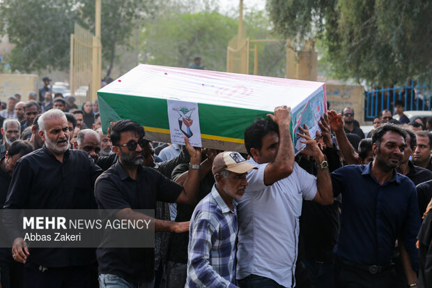 تشییع پیکر شهید امیرعلی سالاری در بندرلنگه برگزار شد