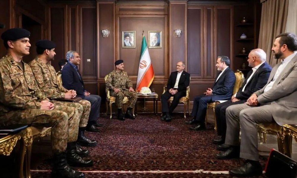 دیدار فرمانده ارتش پاکستان با رئیس جمهور