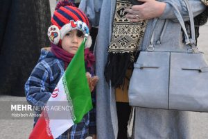 نصب تمثال شهیده «آوین امیرکاشانی» در یکی از میدان ری