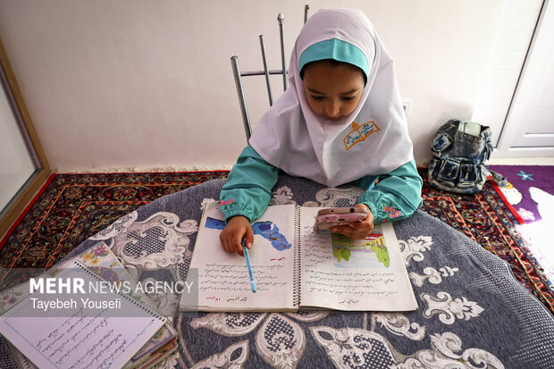 وقتی کلاس به خانه‌ها رفت؛ روایت معلمی که فاصله‌ها را شکست