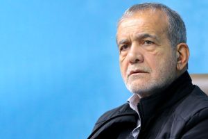 پزشکیان: ارتش در دفاع از امنیت ایران درنگ نمی‌کند/ ارتش در سخت‌ترین میدان‌ها، حضوری تعیین کننده داشته