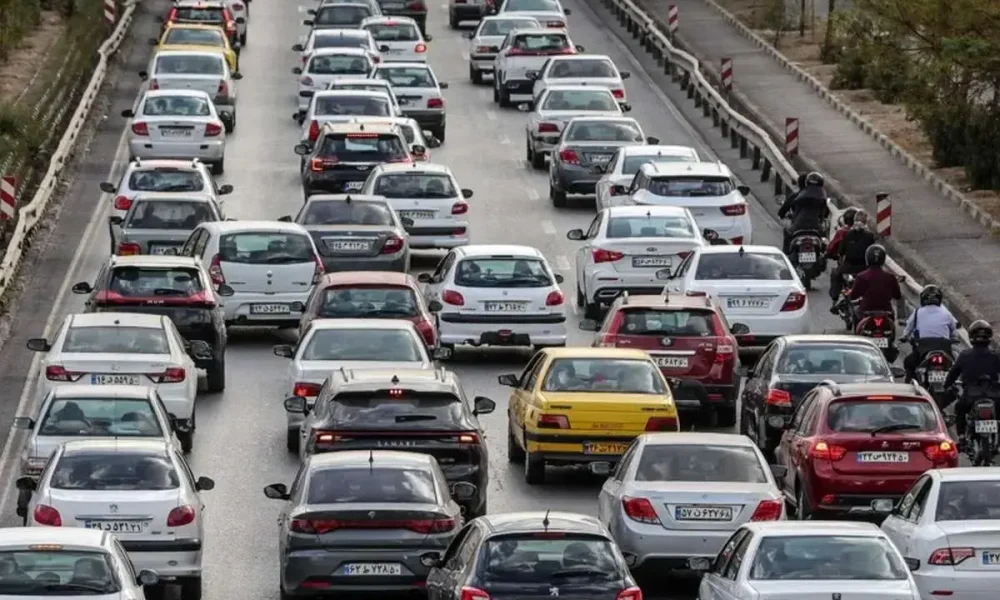 آخرین وضعیت ترافیکی و جوی جاده‌های کشور / ترافیک سنگین در محورهای ورودی تهران گزارش شد