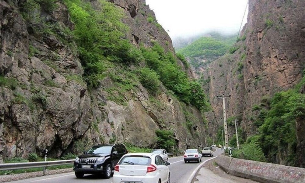 آخرین وضعیت ترافیکی و جوی محور‌های مواصلاتی کشور / جاده چالوس و آزادراه تهران ـ شمال بازگشایی شد