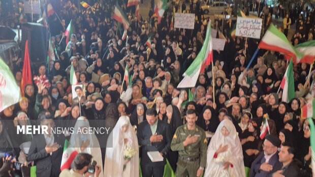 برگزاری مراسم عروسی پنج زوج جان فدای یاسوجی در هشتادمین شب تجمع