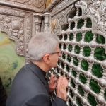 سخنگوی وزارت امور خارجه در سفر به قم، حرم بانوی کرامت را زیارت کرد