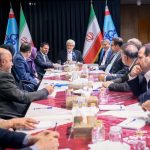 عارف: بزودی جشن پیروزی را برگزار می‌کنیم؛ تنگه هرمز ملک طلق ایران است