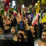 مداحی صادق آهنگران در اجتماع شبانه مردم کرمانشاه