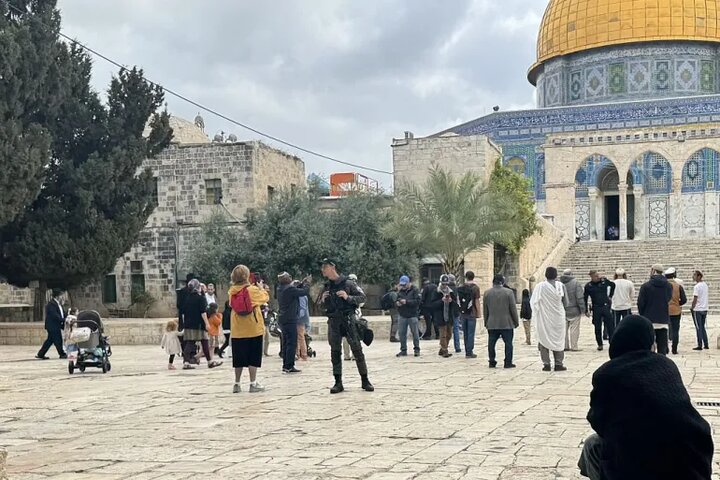 هتک حرمت مسجدالاقصی توسط  نظامیان صهیونیست 