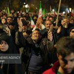 همخوانی دعای فرج در پایان نودمین اجتماع شبانه مردم کرمانشاه