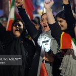 همخوانی سرود «ما مسلح به الله اکبریم» توسط مردم کرمانشاه