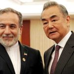 وزیر خارجه چین: جنگ افروزی آمریکا و اسرائیل علیه ایران غیرقانونی است 