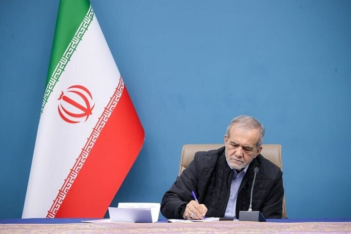 پزشکیان: خیام تجسم عینی تلاقی «علم و اندیشه جهانی» با «ادب ایرانی» است