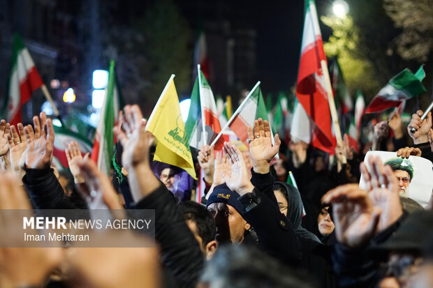 گویند تمام ایران، سلام ما به لبنان