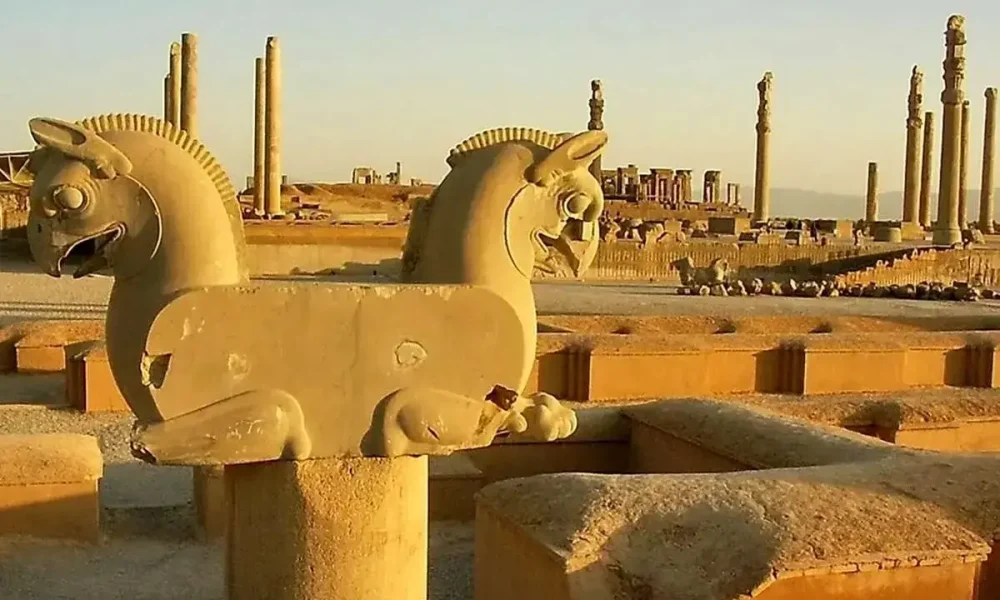 اتفاقی عجیب در حریم تخت‌جمشید/ باید این میراث جهانی را نجات داد