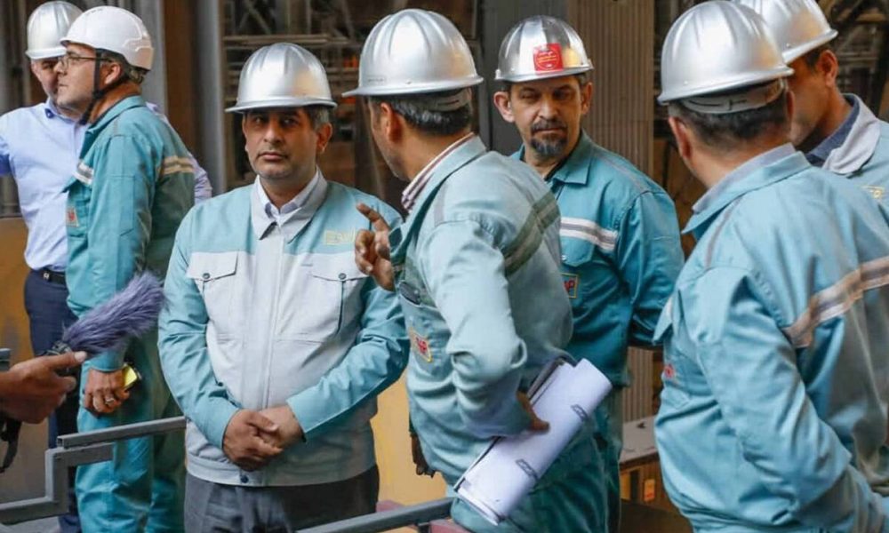 تأکید مدیرعامل فولاد مبارکه بر اهمیت بازسازی و بهبود فرآیندهای تولید در شرایط سخت