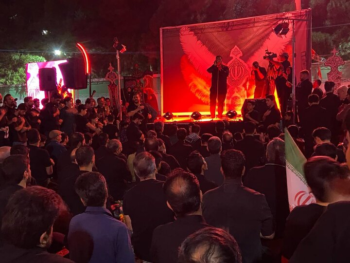 تلاقی عشق و وفاداری به امام حسین(ع) و رهبر شهید در اجتماع کرمانی‌ها
