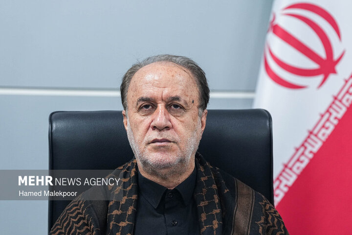 حاجی‌بابایی: دولت وضعیت استخدامی معلمان را تعیین تکلیف کند