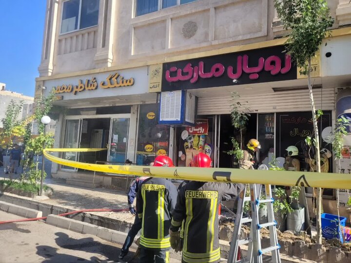 حریق یک واحد تجاری در مشهد؛ امدادرسانی به ۲۰ واحد مسکونی بدون مصدوم