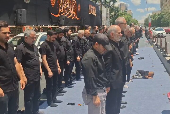 خیابان‌های تبریز میزبان نماز ظهر عاشورای حسینیان شد