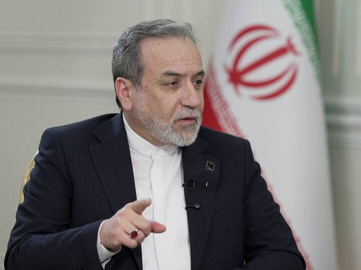 عراقچی: از زمین فوتبال تامیز مذاکره هدف دفاع از عزت مردمان عزیزمان است