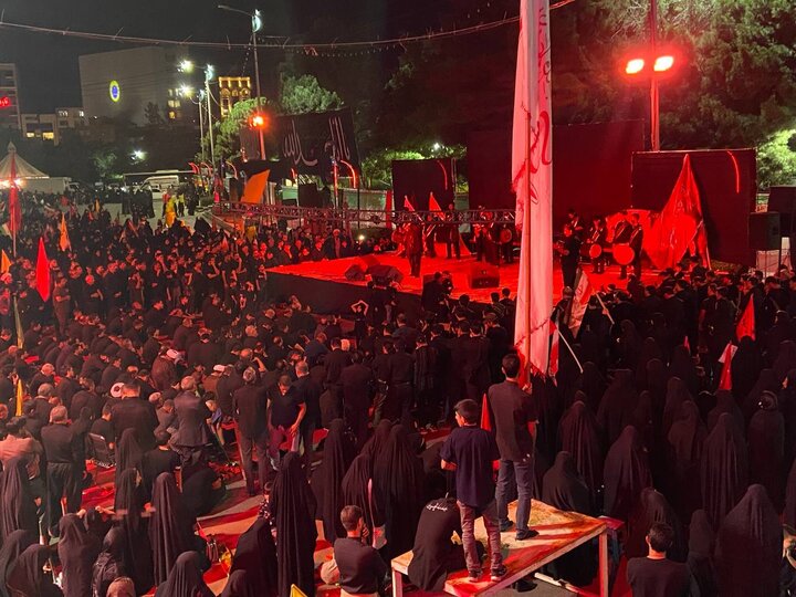 عزاداری حماسی کرمانی‌ها در شب هشتم ماه محرم