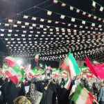 مردم رودسر همچنان در میدان ایستاده اند
