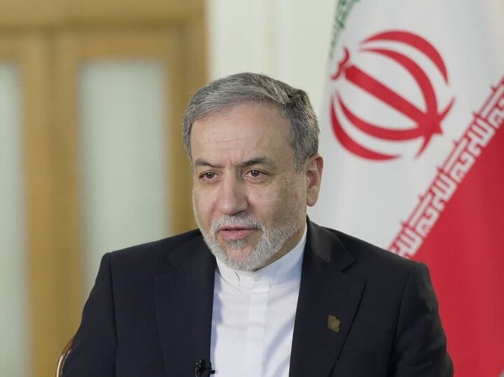 هشدار عراقچی: اگر می‌خواهید در امان باشید بهتر است منطقه را ترک کنید