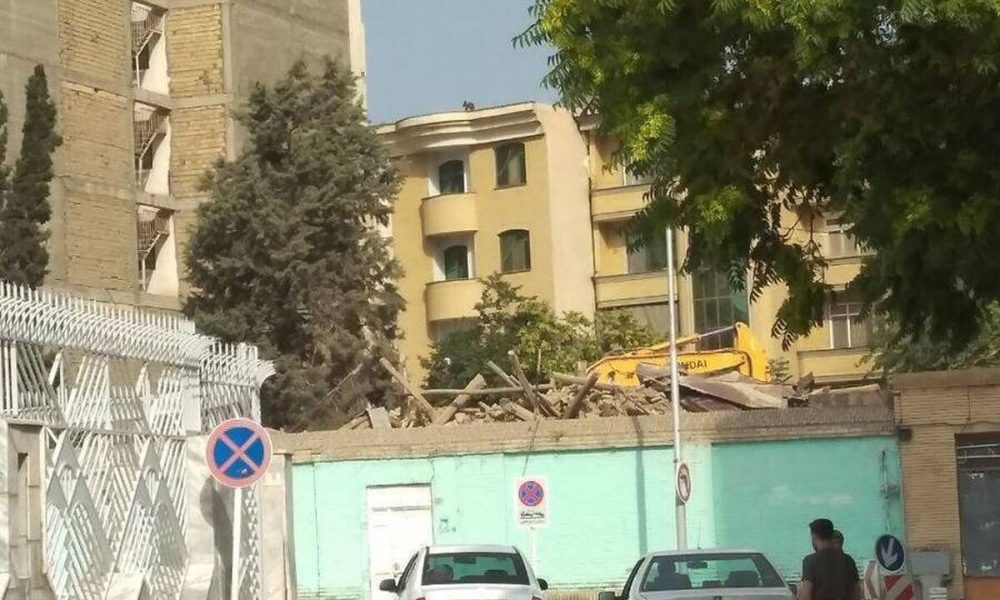 چه کسی مجوز تخریب کلیسای انجیلی مشهد را داد؟ / روایت شهرداری و میراث فرهنگی از تخریب شبانه