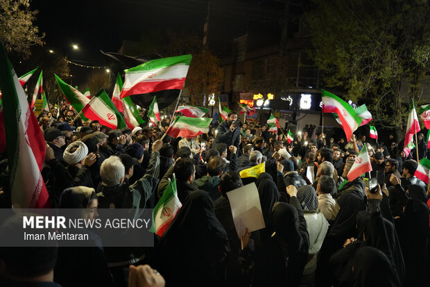گرامیداشت یاد و نام شهدای وطن در اجتماع شبانه مردم کرمانشاه