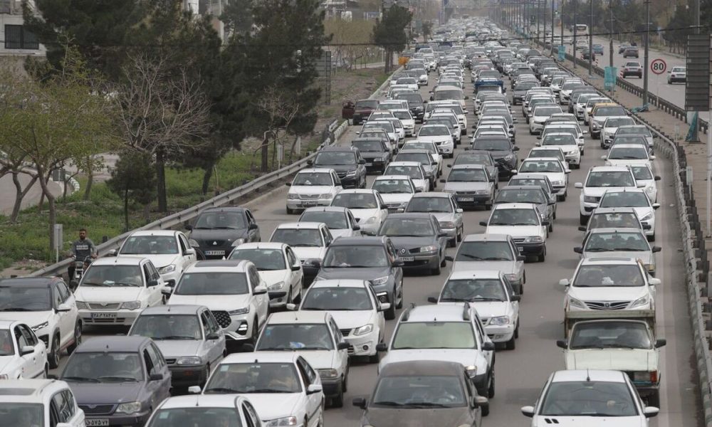 آخرین وضعیت ترافیکی محور‌های مواصلاتی در آستانه مراسم تشییع رهبر شهید / ورودی تهران قفل شد