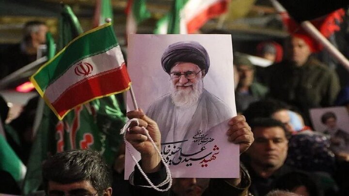 تشییع نمادین امام شهید در اجتماع شب ۱۲۸ شهرستان محلات