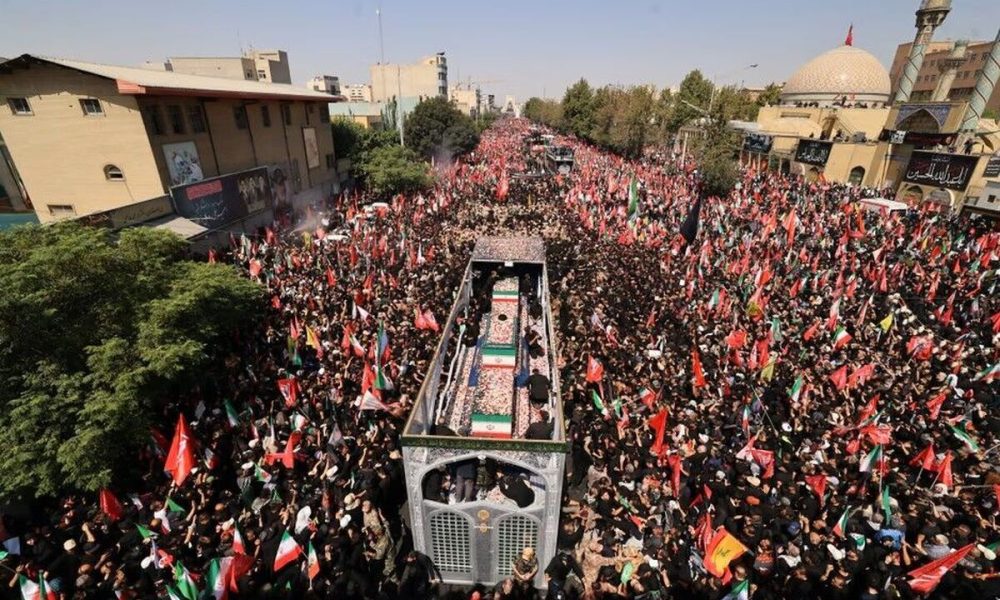 روایت متفاوت گاردین از مراسم تشییع رهبر شهید خبرساز شد