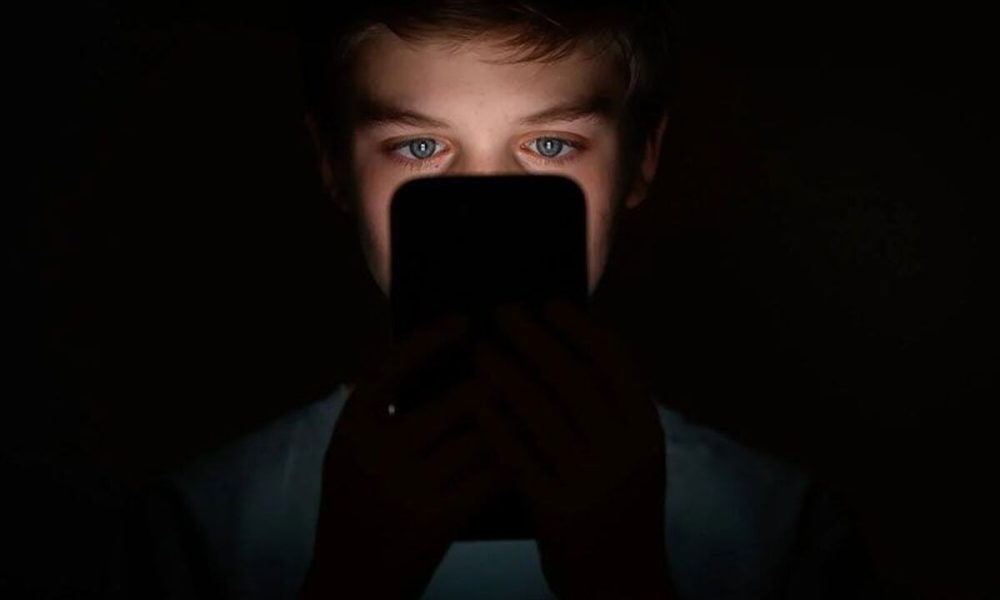 چرا با وجود شبکه‌های اجتماعی احساس تنهاتر بودن می‌کنیم؟