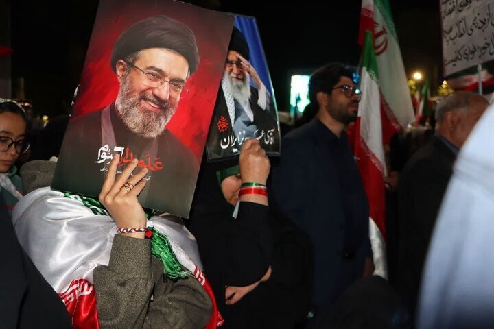 ۲۰۰ شب وفاداری؛ وقتی خمین در میدان ولایت حماسه آفرید